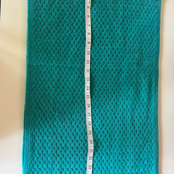 Teal green 100% cashmere Isaac Mizrahi infinity scarf pre-owned hardly worn - Picture 7 of 7